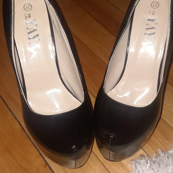 Red bottoms - Picture 3 of 3